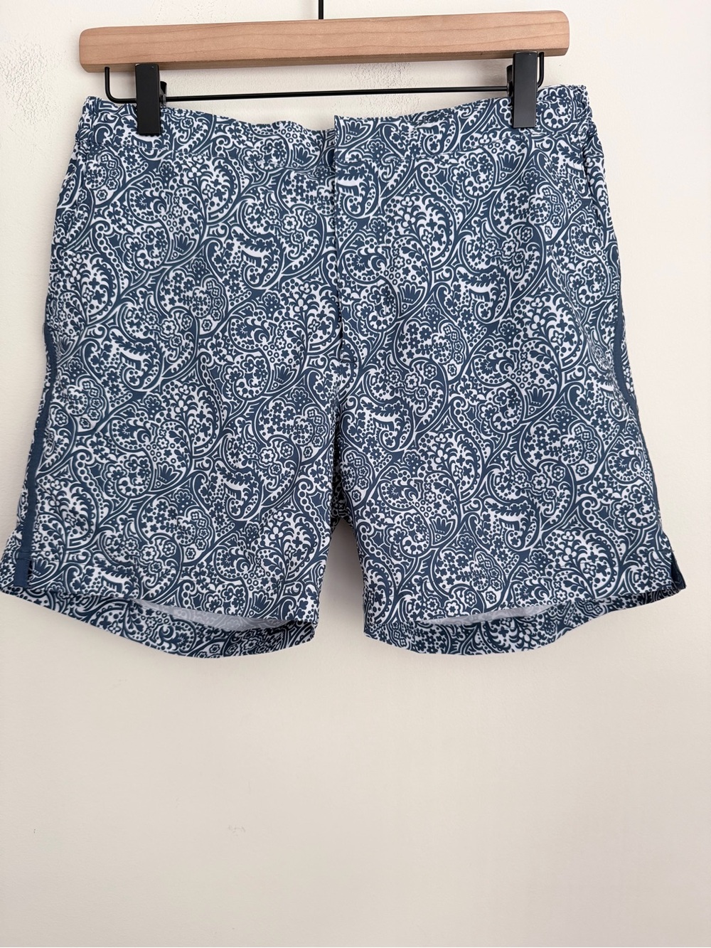 Fair Harbor Sextant Swim Trunks navy blue paisley Size 30